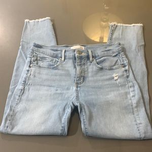Loft Modern Skinny Crop light wash size 2